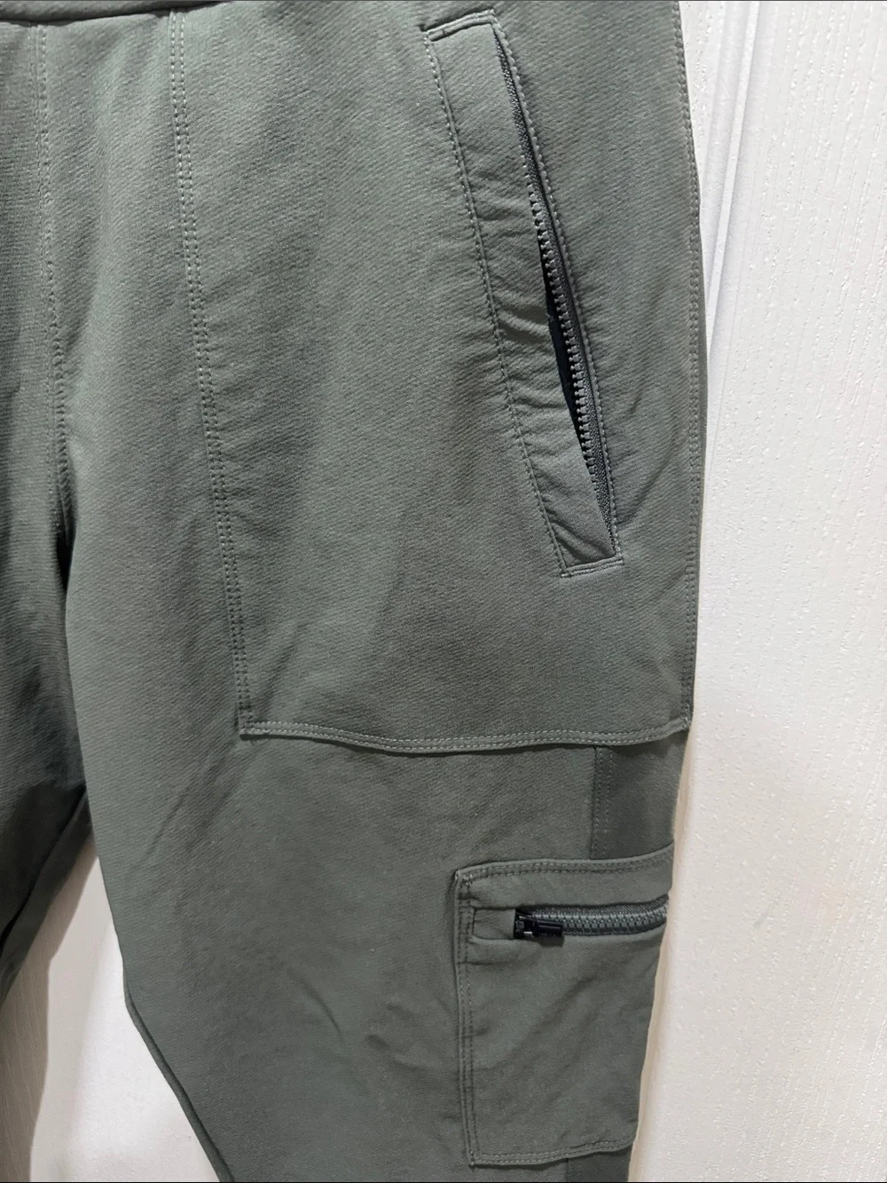 Athleta Headlands Hybrid Cargo Pants Olive Green Women’s Size 8 Travel